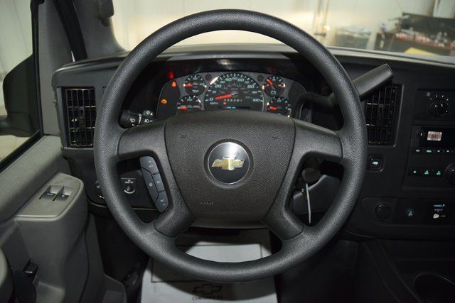 2025 Chevrolet Express Cutaway 3500 Van photo 8