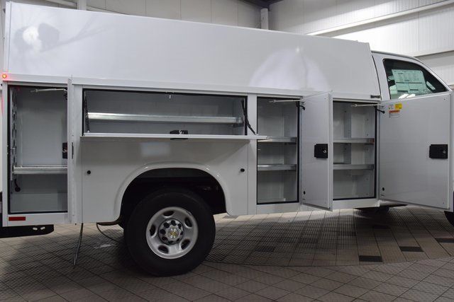 2025 Chevrolet Express Cutaway 3500 Van photo 18