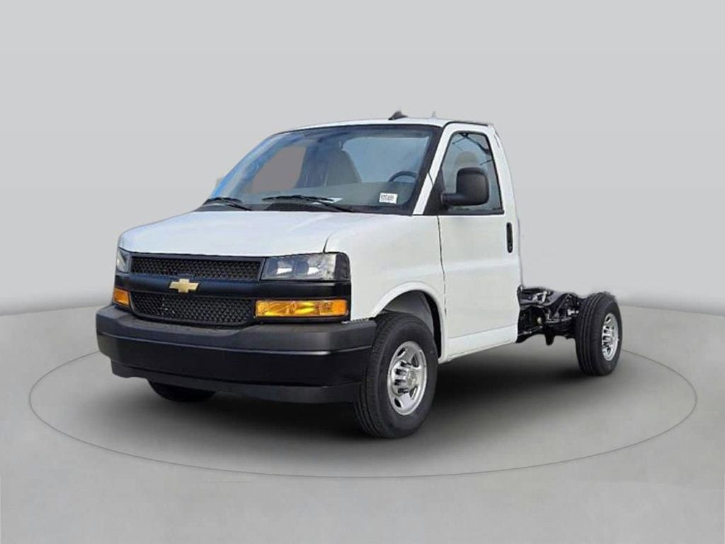 2025 Chevrolet Express Commercial Cutaway 3500 Van 139" - 22917058 | Video 1