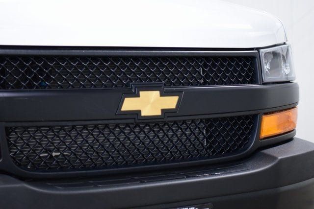 2025 Chevrolet Express Commercial Cutaway 3500 Van 139" - 22917058 - 4