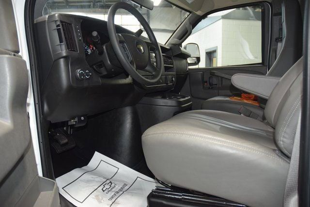 2025 Chevrolet Express Commercial Cutaway 3500 Van 139" - 22920481 - 16