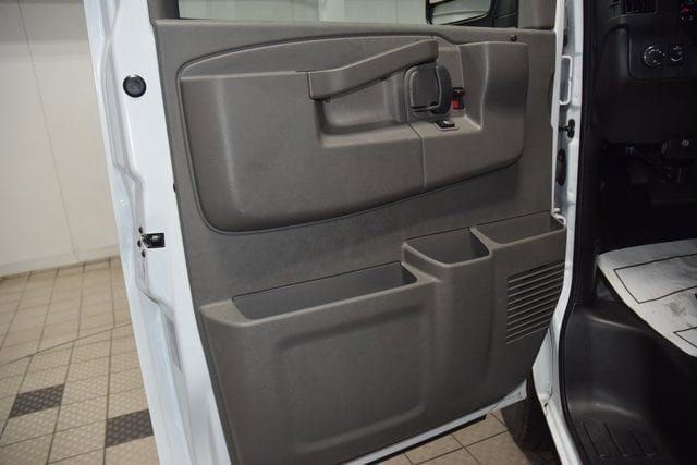 2025 Chevrolet Express Commercial Cutaway 3500 Van 139" - 22920481 - 25