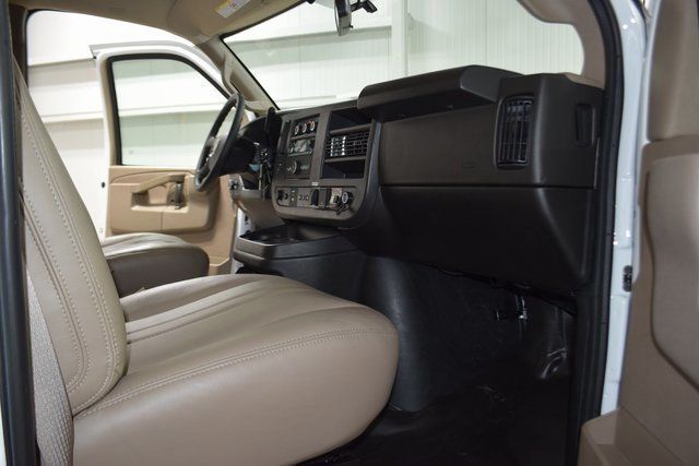 2025 Chevrolet Express Commercial Cutaway 3500 Van 139" - 22995473 - 24