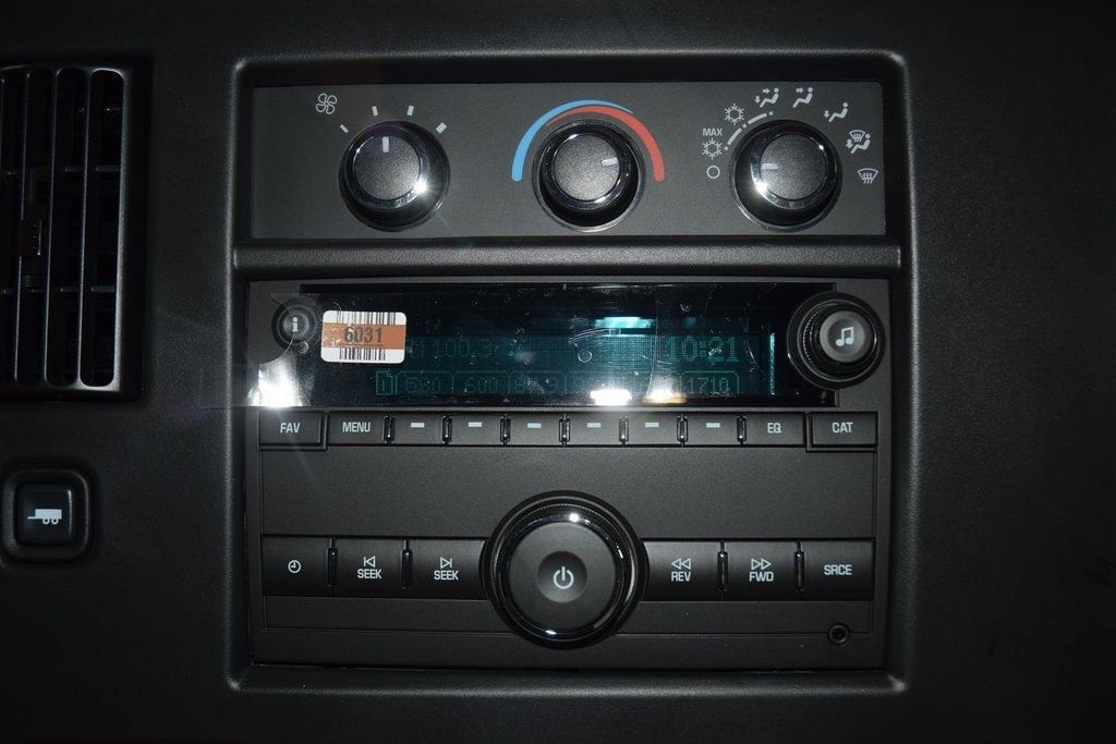 2025 Chevrolet Express Commercial Cutaway 3500 Van 139" - 23012413 - 18