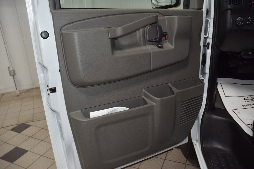 2025 Chevrolet Express Commercial Cutaway 3500 Van 139" - 23012413 - 26