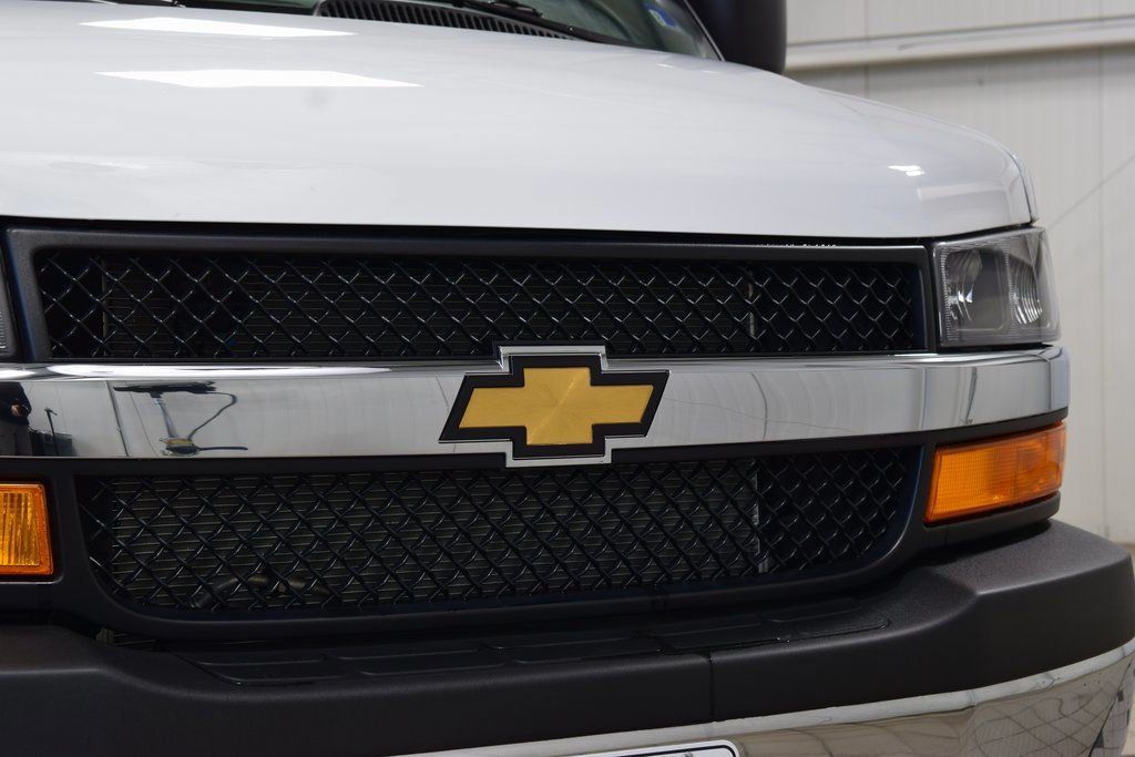 2025 Chevrolet Express Commercial Cutaway 3500 Van 139" - 23012413 - 4