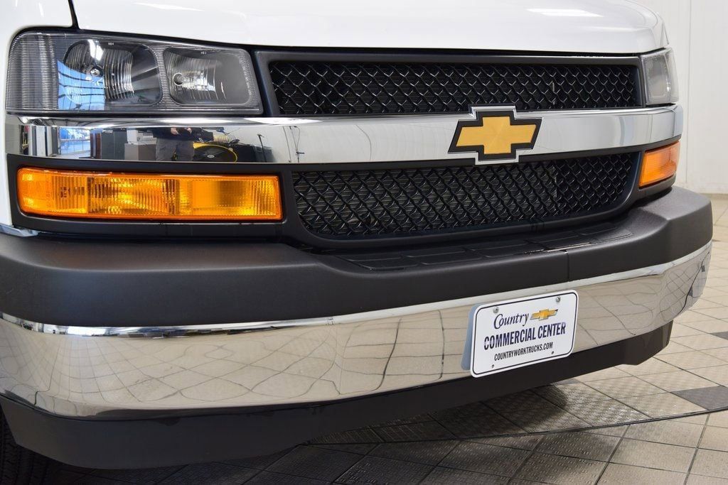 2025 Chevrolet Express Commercial Cutaway 3500 Van 139" - 23012413 - 6