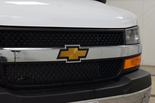 2025 Chevrolet Express Commercial Cutaway 3500 Van 139" - 23012419 - 4