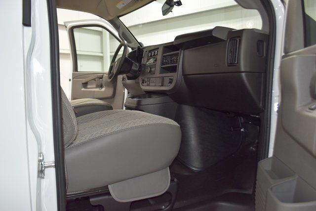 2025 Chevrolet Express Commercial Cutaway 3500 Van 139" - 23044785 - 16
