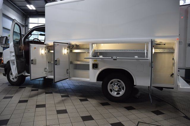 2025 Chevrolet Express Commercial Cutaway 3500 Van 139" - 23044788 - 29