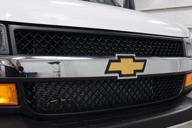 2025 Chevrolet Express Commercial Cutaway 3500 Van 139" - 23044792 - 4