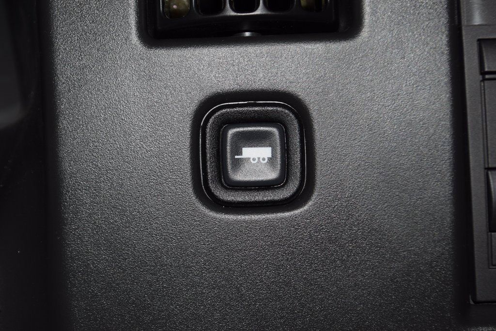 2025 Chevrolet Express Commercial Cutaway 3500 Van 159" - 22868269 - 36