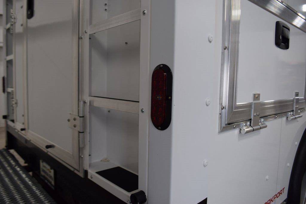 2025 Chevrolet Express Commercial Cutaway 3500 Van 159" - 22995472 - 23