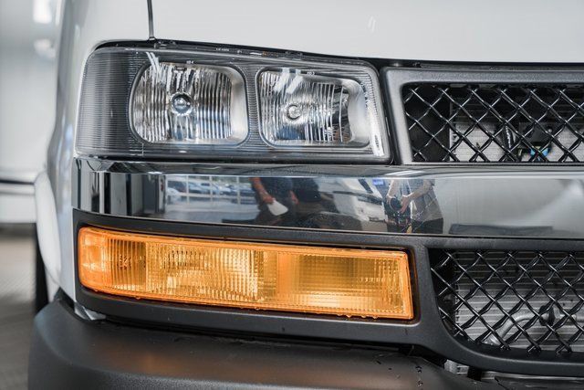 2025 Chevrolet Express Commercial Cutaway 3500 Van 177" - 22995475 - 7