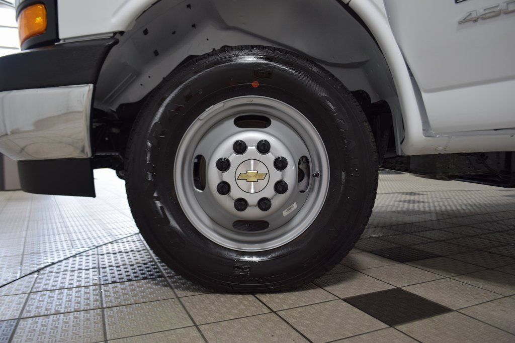 2025 Chevrolet Express Commercial Cutaway 4500 Van 159" - 22854238 - 16