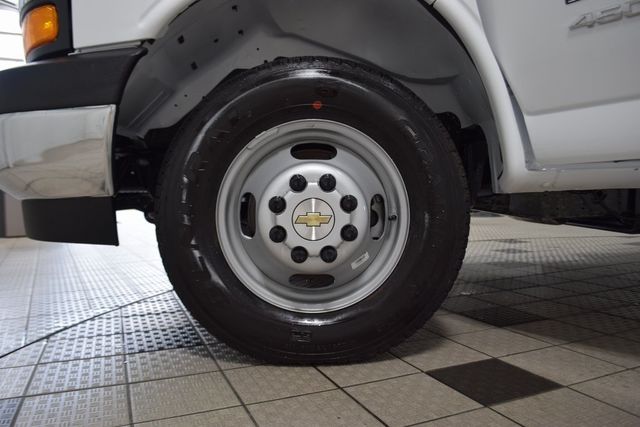 2025 Chevrolet Express Commercial Cutaway 4500 Van 159" - 22854238 - 16