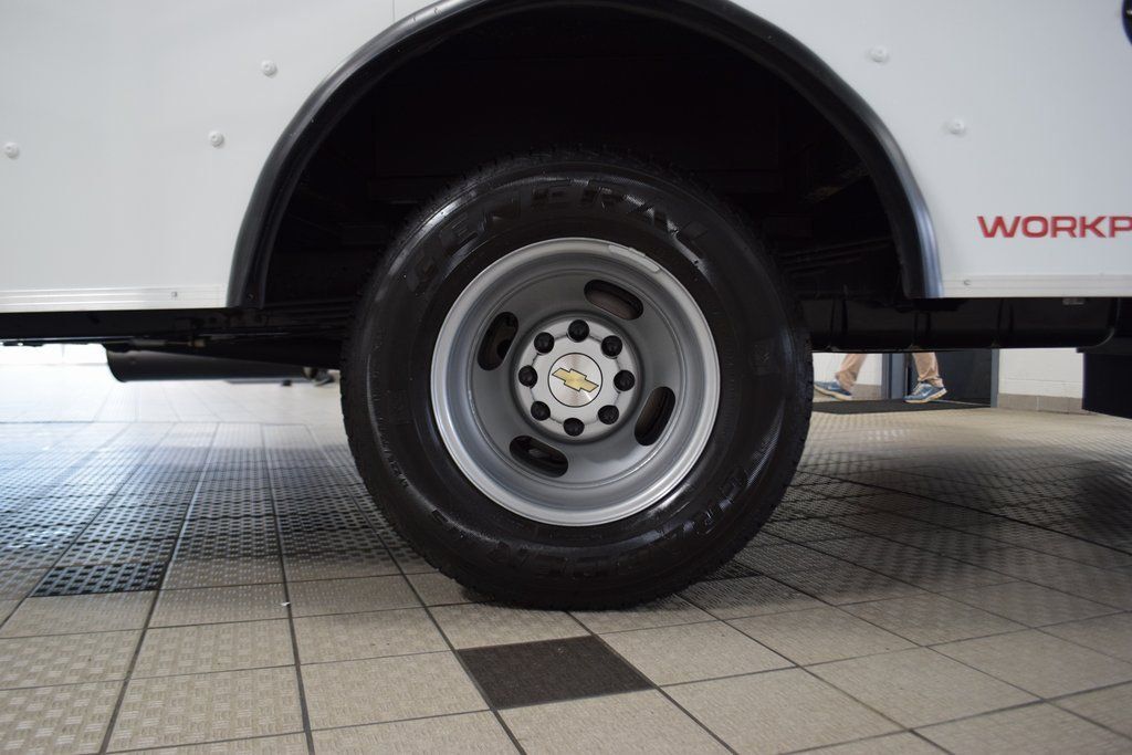 2025 Chevrolet Express Commercial Cutaway 4500 Van 159" - 22854238 - 17