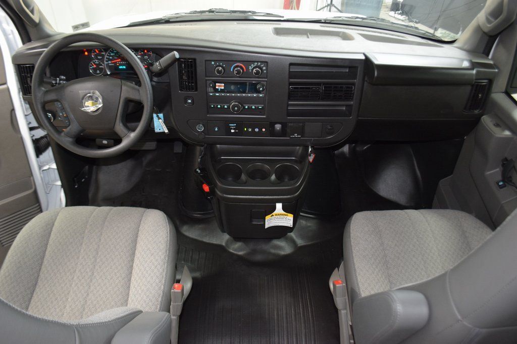 2025 Chevrolet Express Commercial Cutaway 4500 Van 159" - 22854238 - 21