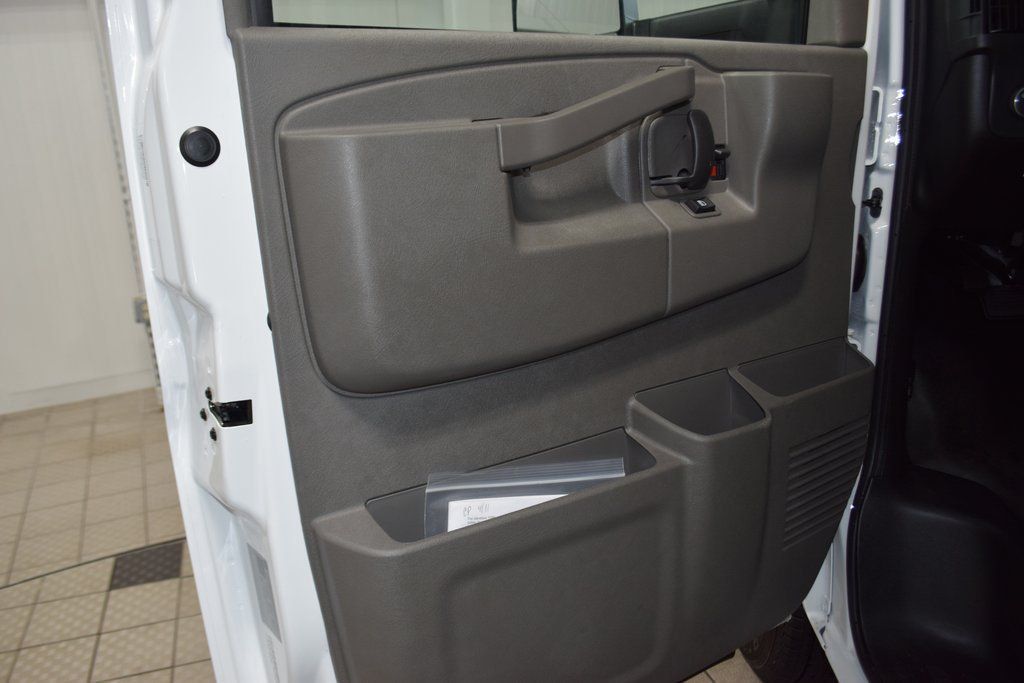 2025 Chevrolet Express Commercial Cutaway 4500 Van 159" - 22854238 - 36