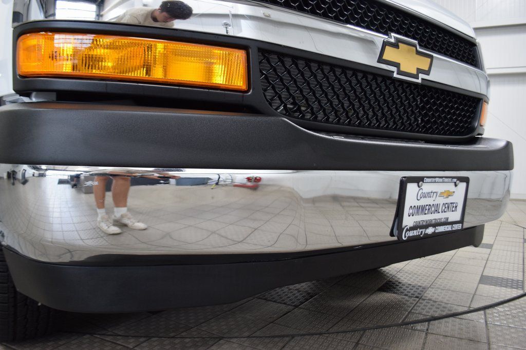 2025 Chevrolet Express Commercial Cutaway 4500 Van 159" - 22854238 - 6