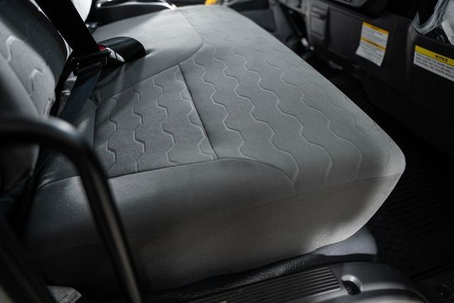 2025 Chevrolet Low Cab Forward 5500 XD  - 22868280 - 33