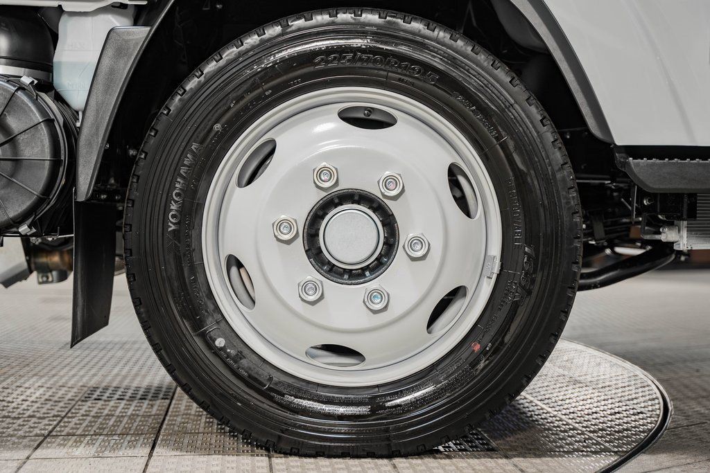 2025 Chevrolet Low Cab Forward 5500 XD  - 22868281 - 18