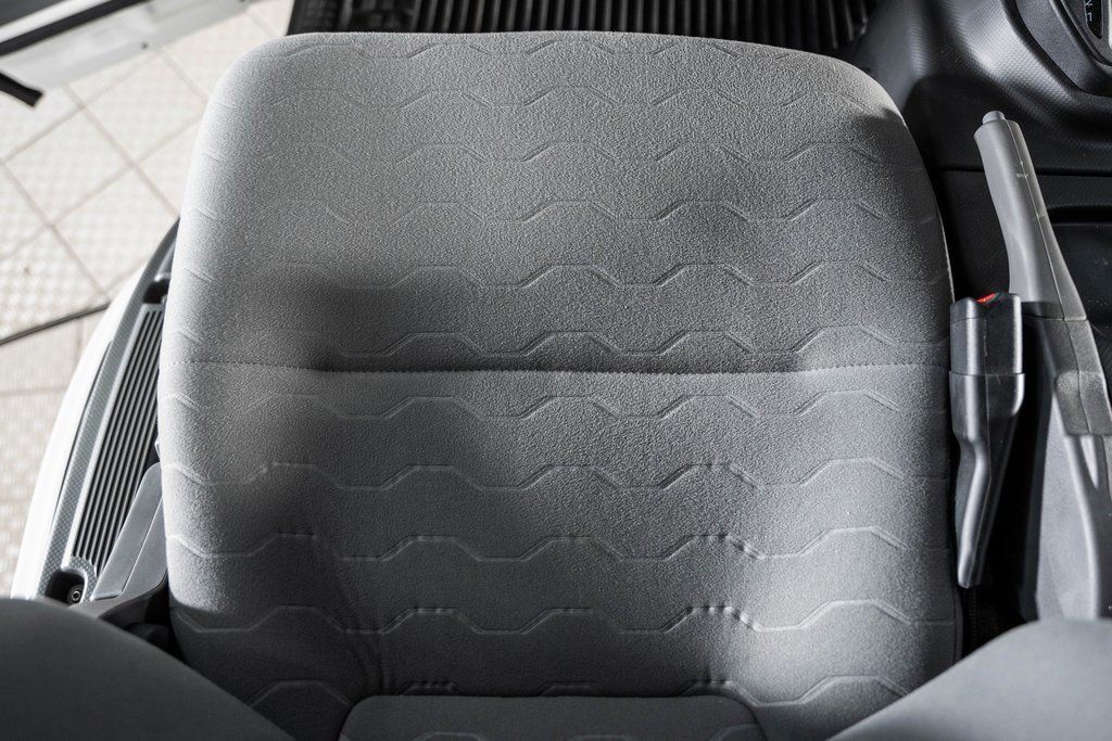 2025 Chevrolet Low Cab Forward 5500 XD  - 22868281 - 31