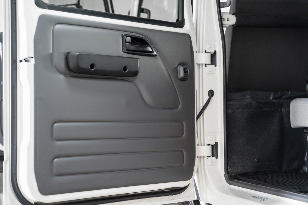 2025 Chevrolet Low Cab Forward 5500 XD  - 22868281 - 35