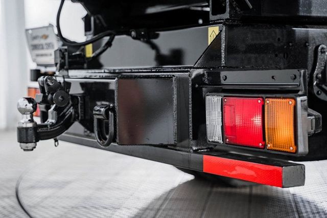 2025 Chevrolet Low Cab Forward 5500 XD  - 22868282 - 17