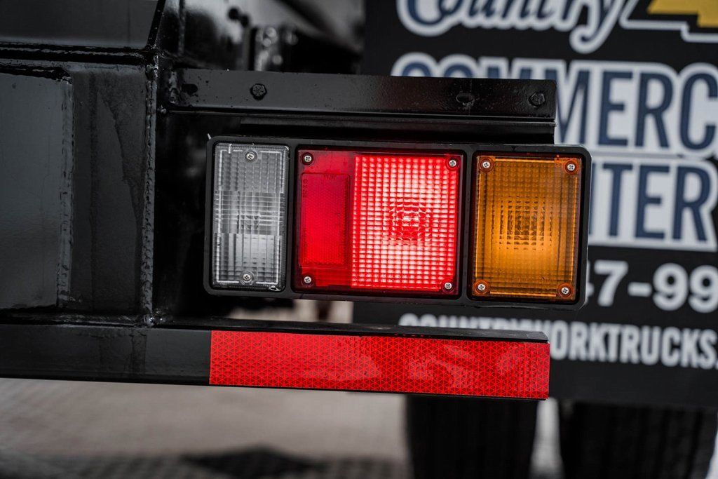 2025 Chevrolet Low Cab Forward 5500 XD - 22868282 - 18