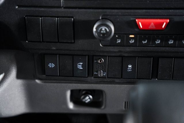 2025 Chevrolet Low Cab Forward 5500 XD  - 22868282 - 24