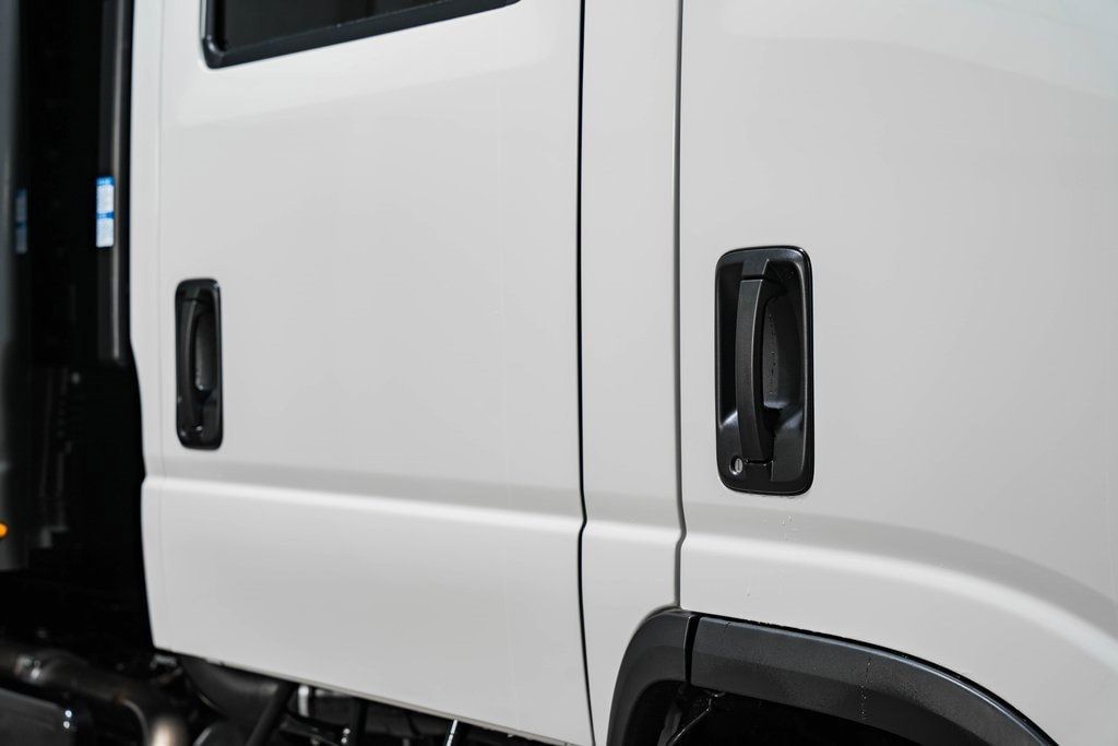 2025 Chevrolet Low Cab Forward 5500 XD  - 22960113 - 13