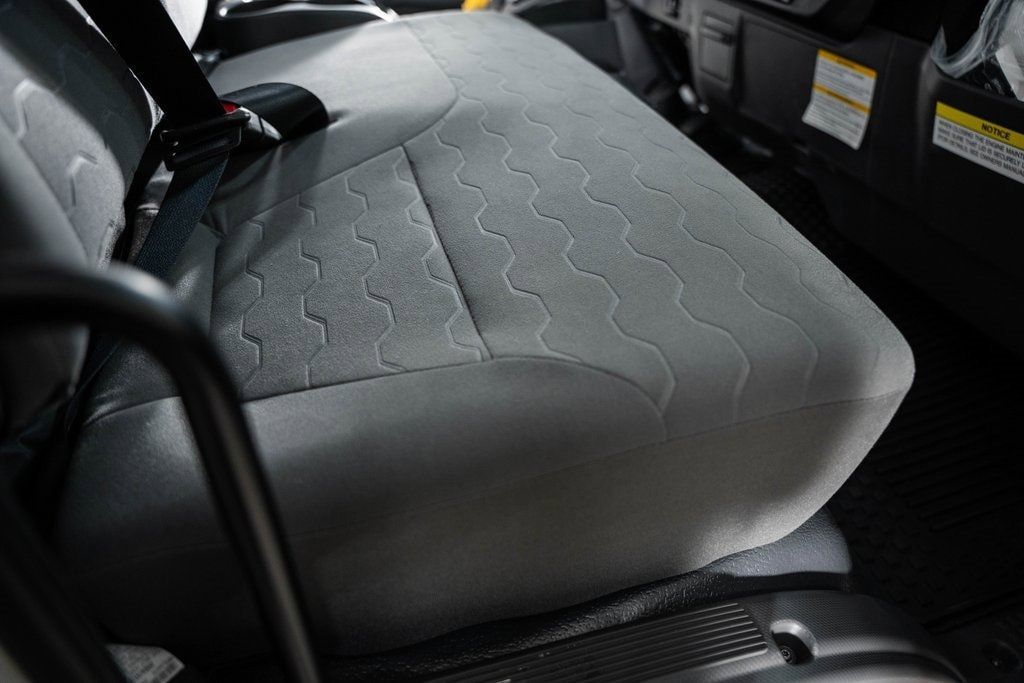 2025 Chevrolet Low Cab Forward 5500 XD  - 22960113 - 33