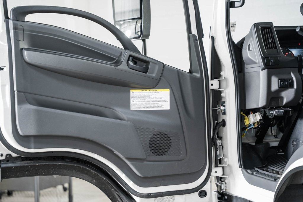 2025 Chevrolet Low Cab Forward 5500 XD  - 22964388 - 33