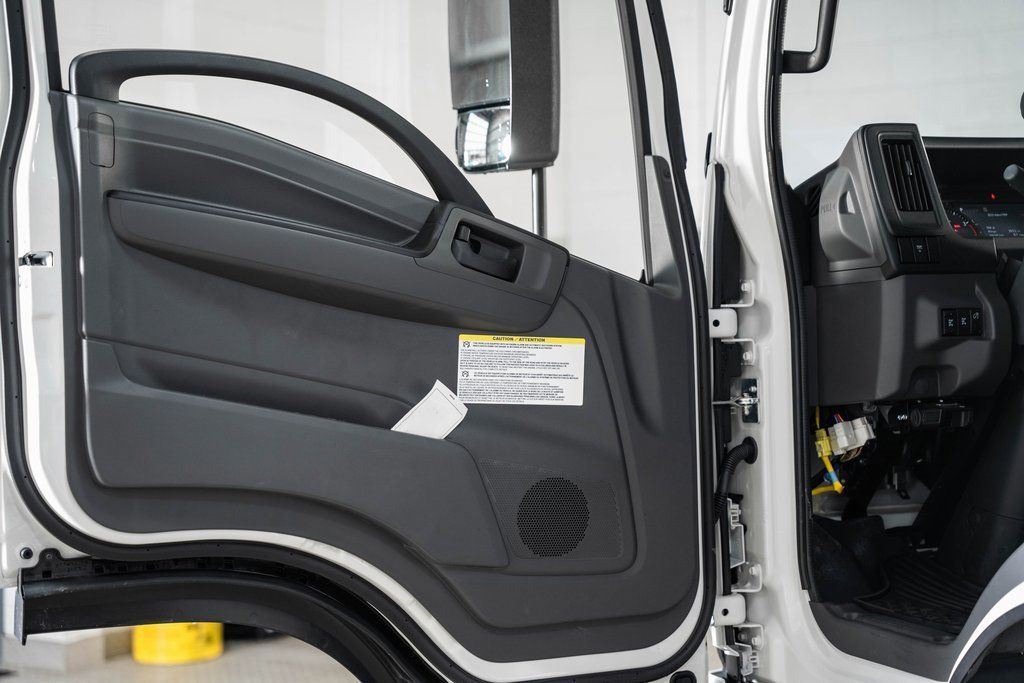 2025 Chevrolet Low Cab Forward 5500 XD  - 22995476 - 35