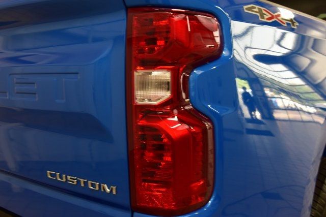 2025 Chevrolet Silverado 1500 4WD Crew Cab 147" Custom - 22882227 - 21