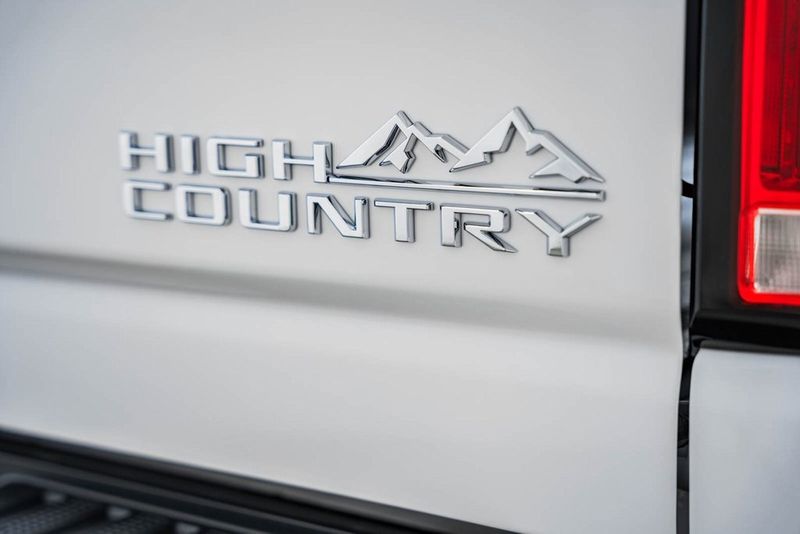 2025 Chevrolet Silverado 2500HD 4WD Crew Cab 159" High Country - 22747465 - 27