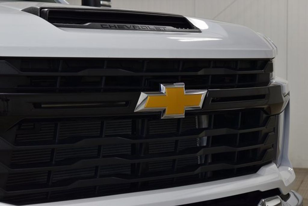 2025 Chevrolet Silverado 2500HD Work Truck photo 4
