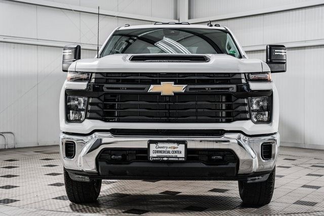 2025 Chevrolet Silverado 3500HD Work Truck photo 2