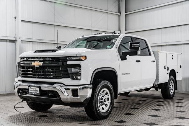2025 Chevrolet Silverado 3500HD Work Truck photo 3