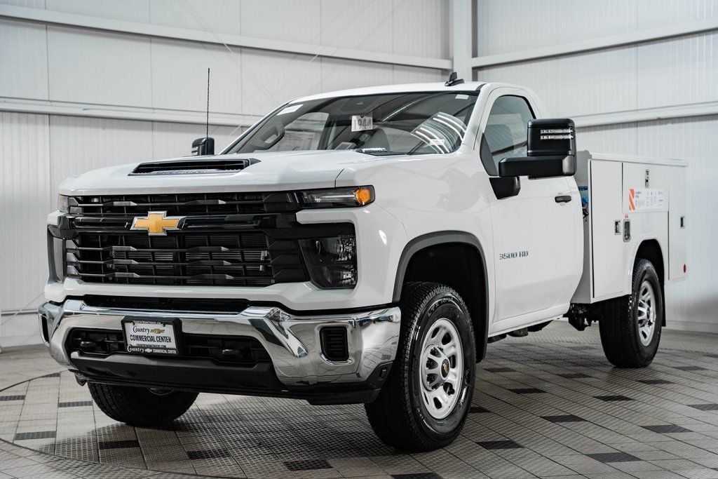2025 Chevrolet Silverado 3500HD photo 3