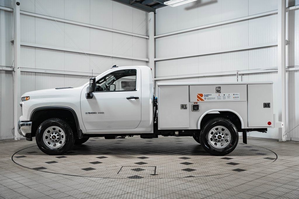 2025 Chevrolet Silverado 3500HD photo 4