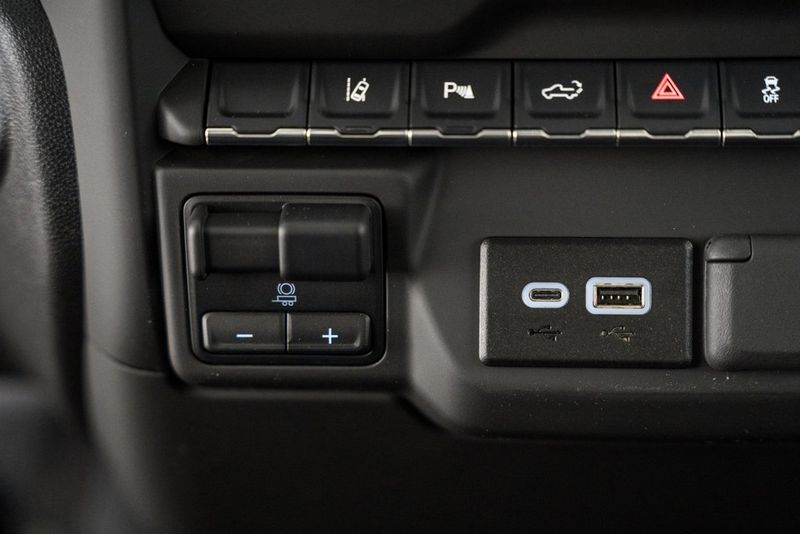 2025 Chevrolet Silverado 3500 HD WT - 22974748 - 32