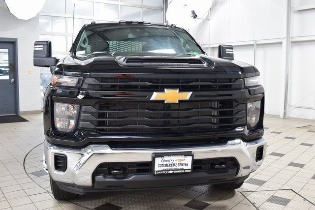 2025 Chevrolet Silverado 3500HD Work Truck photo 2