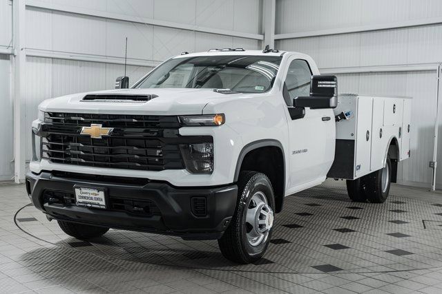 2025 Chevrolet Silverado 3500HD Work Truck photo 3