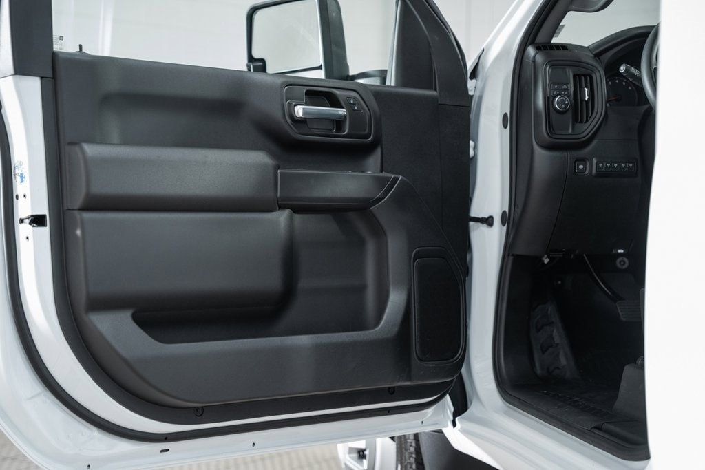 2025 Chevrolet Silverado 3500 HD Chassis Cab Work Truck - 22868338 - 35