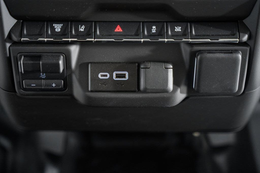 2025 Chevrolet Silverado 3500 HD Chassis Cab Work Truck - 22868340 - 24