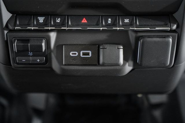 2025 Chevrolet Silverado 3500 HD Chassis Cab Work Truck - 22868340 - 24