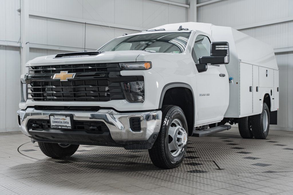 2025 Chevrolet Silverado 3500HD Work Truck photo 3