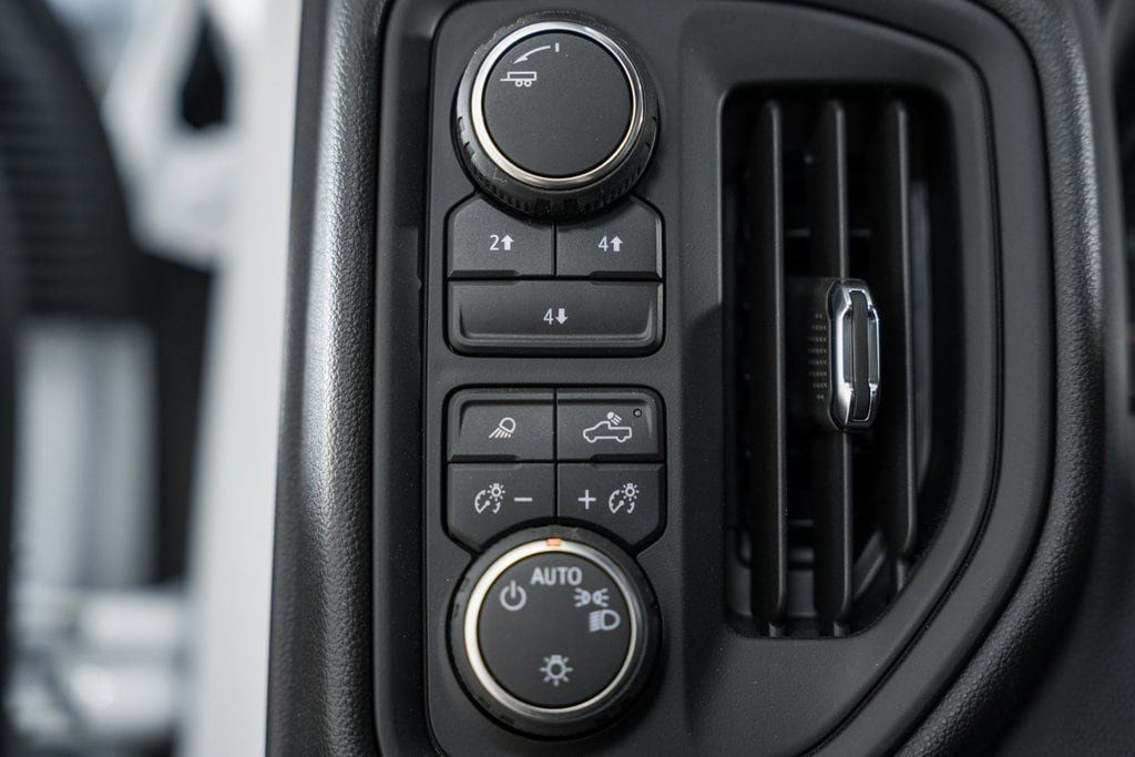 2025 Chevrolet Silverado 3500 HD Chassis Cab Work Truck - 22868340 - 34